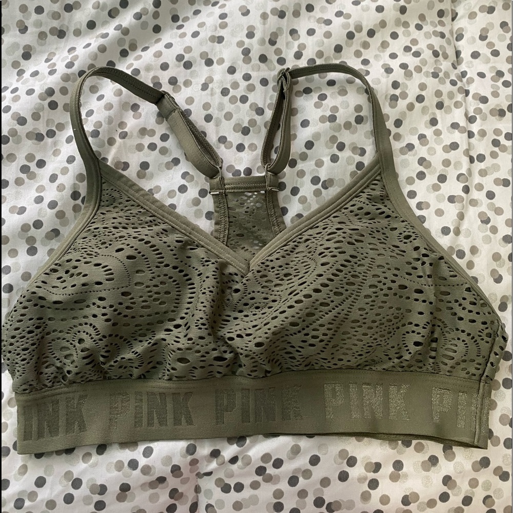 PINK sports bra! 💚